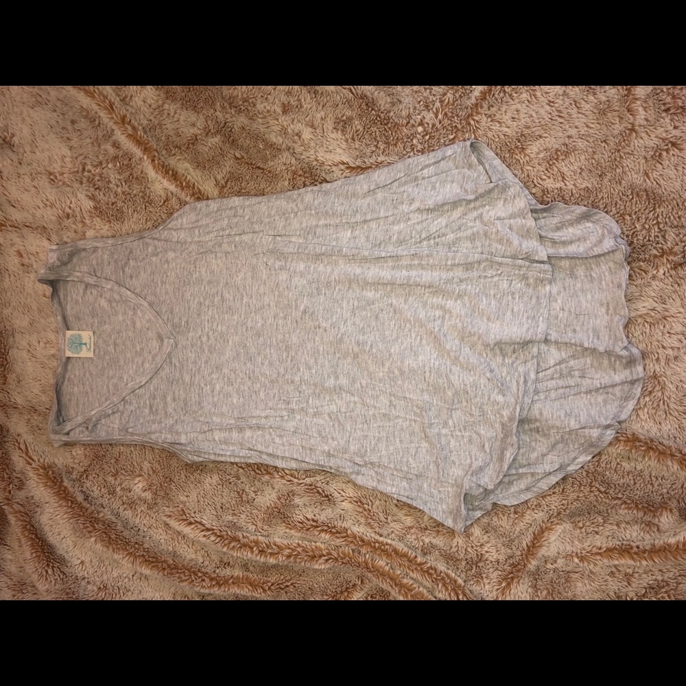 grey top